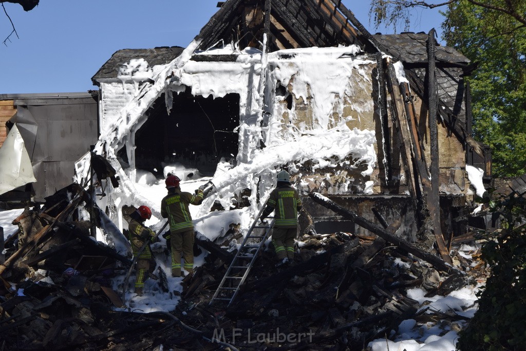 Grossfeuer Einfamilienhaus Siegburg Muehlengrabenstr P1421.JPG - Miklos Laubert